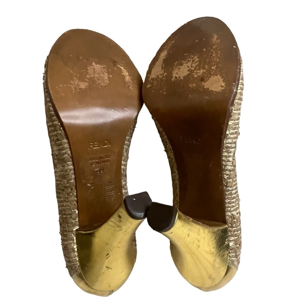 Fendi
Metallic Gold Tone Peep-Toe Pumps Women's Size 9 - Picture 9 of 11